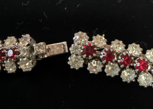 Vintage Kramer rot/klar weiß Strass Halskette, 16" hat (beschädigt)👀 Bilder - Bild 3 von 10