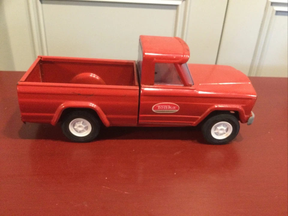Vintage Tonka Jeep Pickup, Trailer And Mini Bucket In Great Condition 18”. - Image 2 of 4