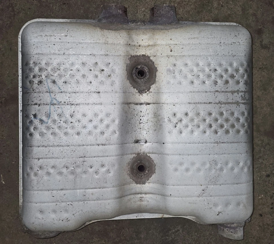 2006 - 2008 dodge magnum, Chrysler 300c mid muffler Resonator  - Image 2 of 4