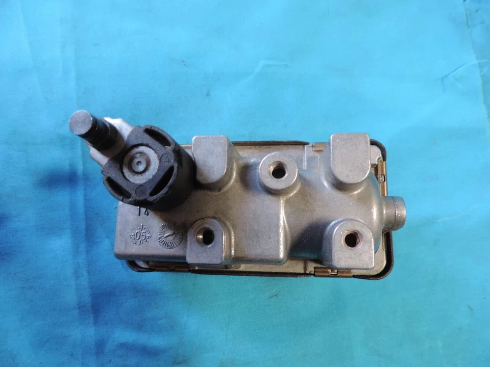 2006 Volkswagen Touareg - Actuador de Wastegate Electrónico Genuino Turbo del Lado Izquierdo Foto 4 de 4