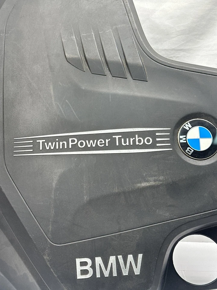 BMW 320i motor 2018 aspecto superior panel de cubierta OEM 11128610473 2,0 L sedán Foto 3 de 4