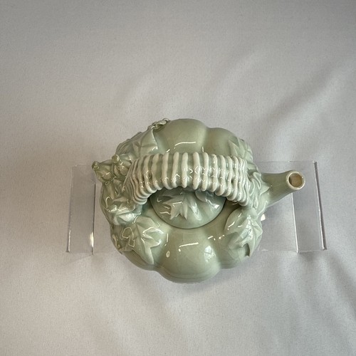 Chinesischer Song Hutian Ofen Porzellan Seladon Glasur Kürbis Form Teekanne 5 1/2" - Bild 5 von 7