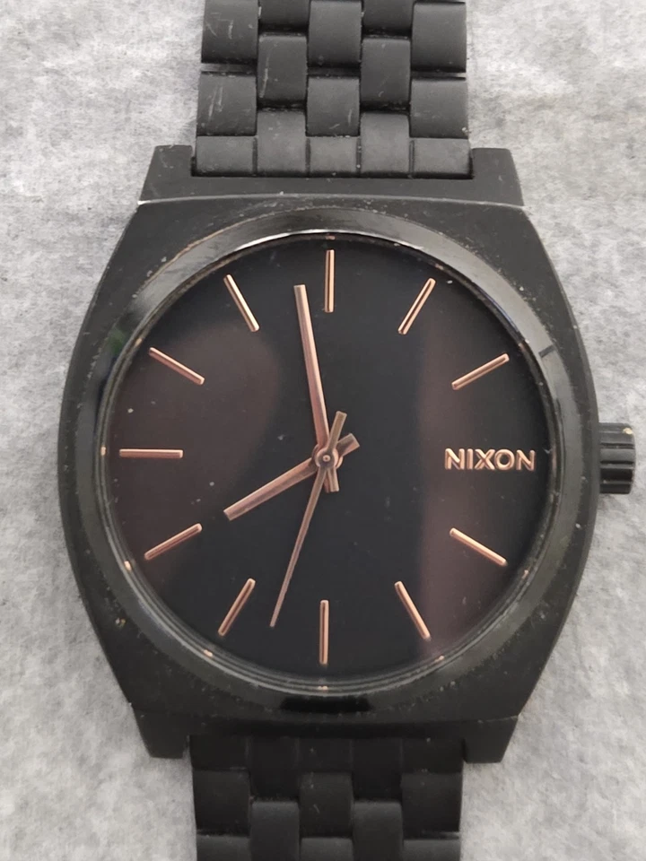 Reloj de cuarzo Nixon Minimal Time Teller cara negra y cobre para hombre de acero inoxidable Foto 2 de 4