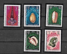 NOUVELLES-HÉBRIDES YT 326, 330 ,331 ,333 ,337 NEUF**TB