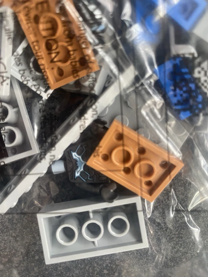 New. Sealed. Lego DC Arkham Asylum 76300 Batwing Minifigure - Image 3 of 4