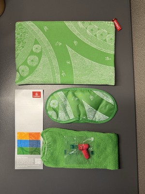 Emirates Amenity Flight Kit Pack Eye Mask Socks Ear Plugs - NEW Pouch Dubai 2020