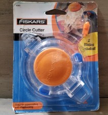 Fiskars Circle Cutter 2 Included Blades Cuts 1''-8'' Circles Quilting Sewing New