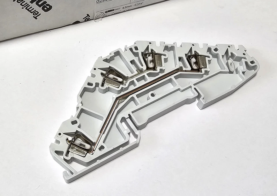Entrelec 1SNA290328R1700 D2.5/5.LL.L 26-12AWG 300V Terminal Blocks Box/40 - New - Image 4 of 4