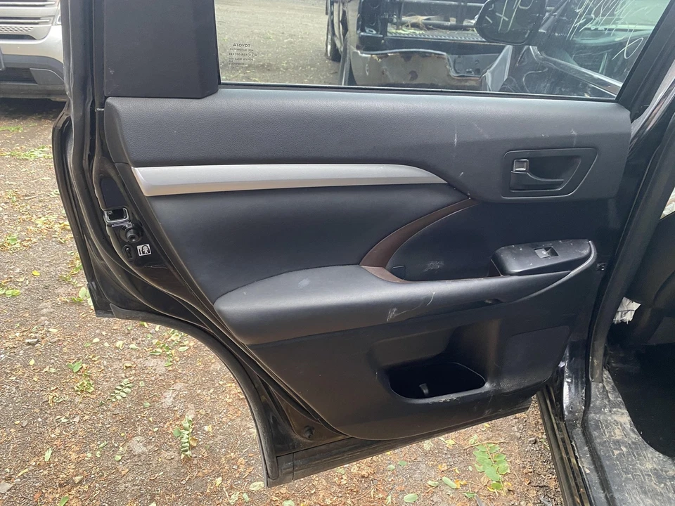 14 15 16 TOYOTA HIGHLANDER Rear Door Trim Panel Left - Imagem 2 de 2