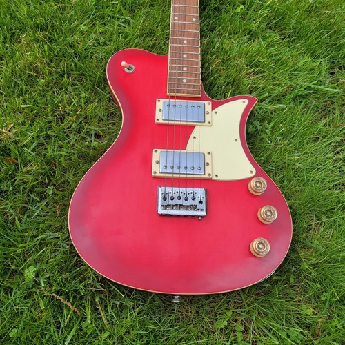 First Act ME-501 Electric Guitar Red & Ivory ,Wood Neck and Chrome - Picture 2 of 11