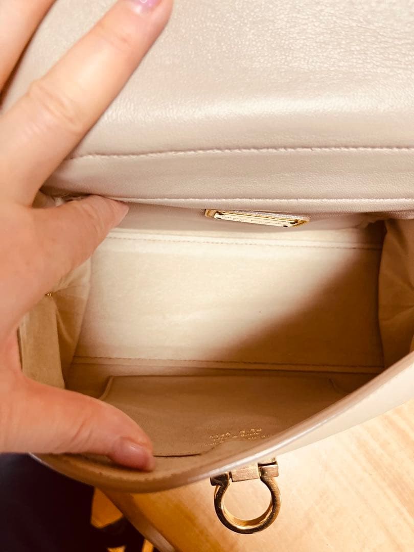 Salvatore Ferragamo Sofia Mini Tricolor Leather Shoulder Bag Yellow Beige Authe image 6