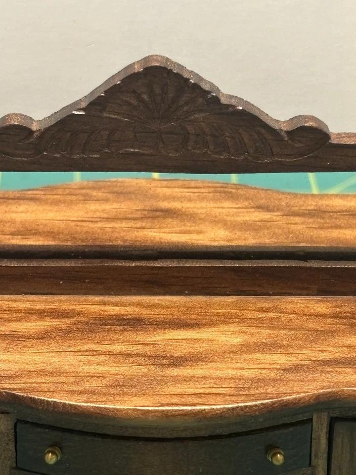 Buffet de madera con espejos con cajones y armarios de trabajo Foto 2 de 4