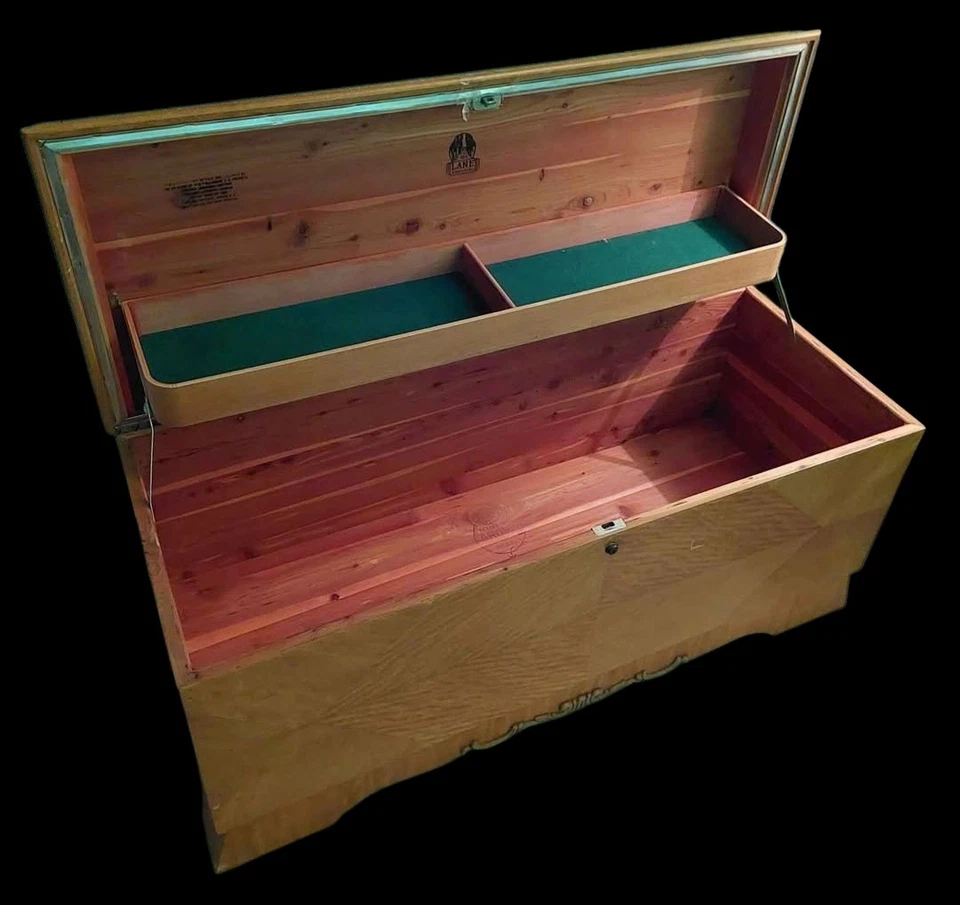  Cofre de madera de cedro diseño de cascada de posguerra Foto 4 de 4