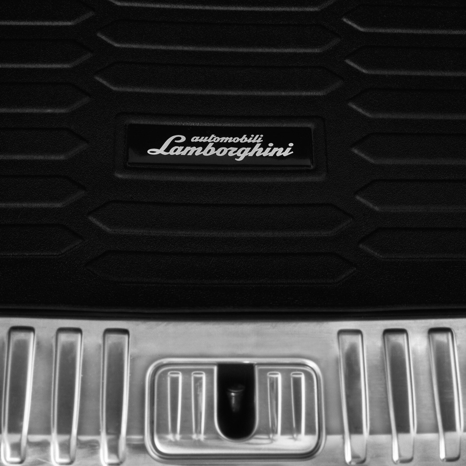 4ML061180A OEM Lamborghini Urus Cargo Liner