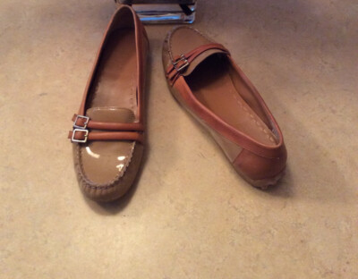 TAHARI Women's Sonya Beige Brown Patent Leather Slip On