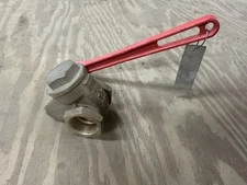 Milwaukee 1-1/2” Bronze Gate Valve – 150 SWP / 300 WOG – Threaded NPT – Unused