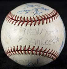 THE NEW YORK YANKEES - AUTOGRAPHED SIGNED BASEBALL CIRCA 1979 WITH CO-SIGNERS