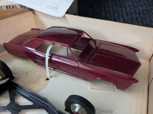 1963 COX GAS POWERED BUICK RIVIERA IN ORIGINAL WINDOW BOX - RARE COLOR - Picture 5 of 8