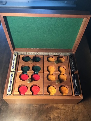 Vintage 400 Marble Swirl  Bakelite Poker Chips Walnut Case 4 Caddies