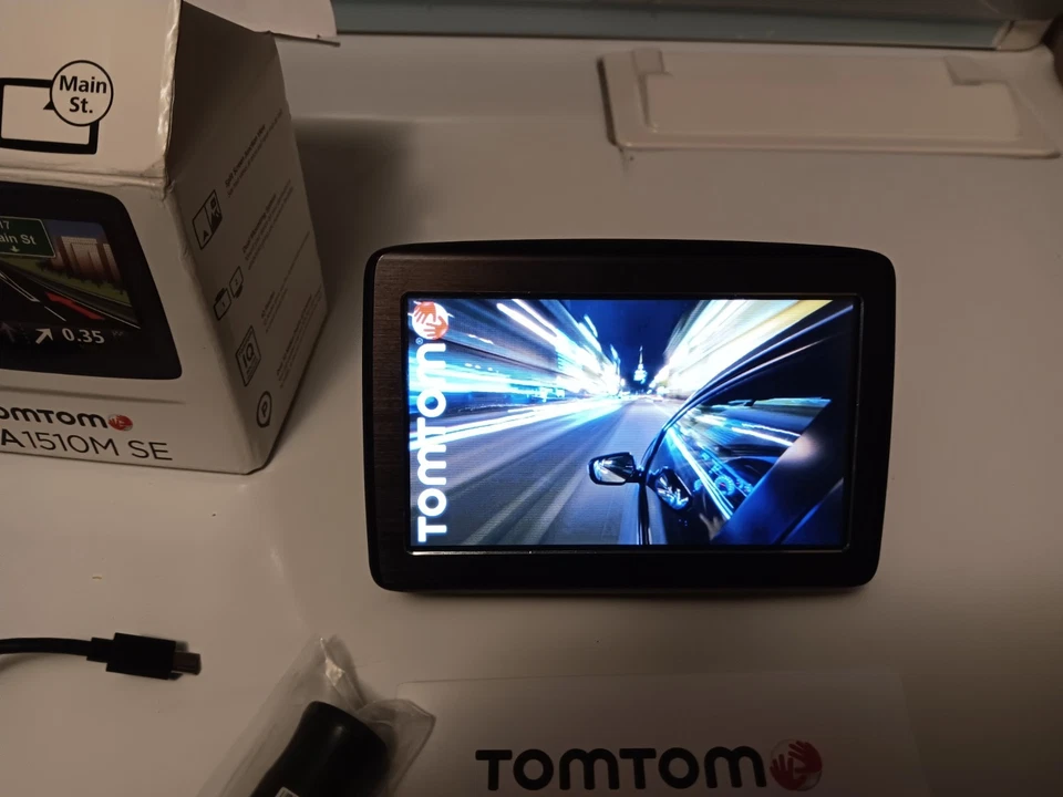 TomTom VIA 1510M SE 5" Portable GPS w/ Box And FREE Lifetime Maps - Image 4 of 4
