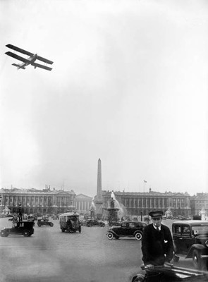 Mysterious Plane Overflying Place De La Concorde Paris April 23 1936 Old Photo