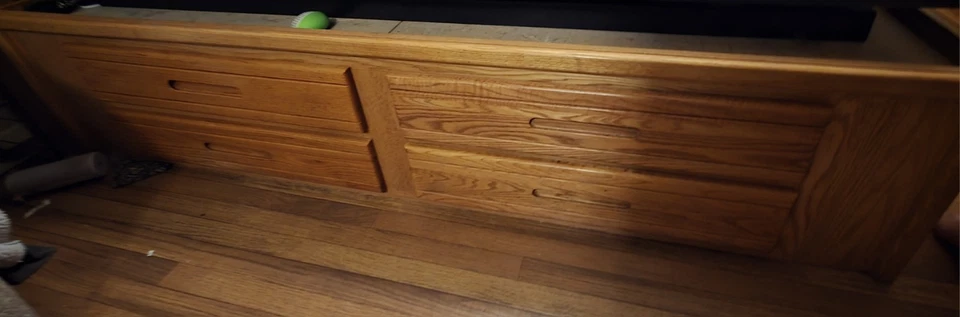 Solid Oak Queen Captains Bedset With Dresser - Image 2 of 4