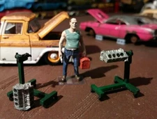 1/64 Engine stand & V8 engine block 3d printed. For diorama garages. S Scale