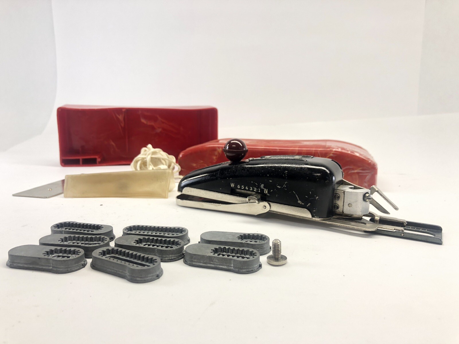Vintage WHITE SEWING MACHINE MAGIC KEY BUTTONHOLE WORKER Maker ...
