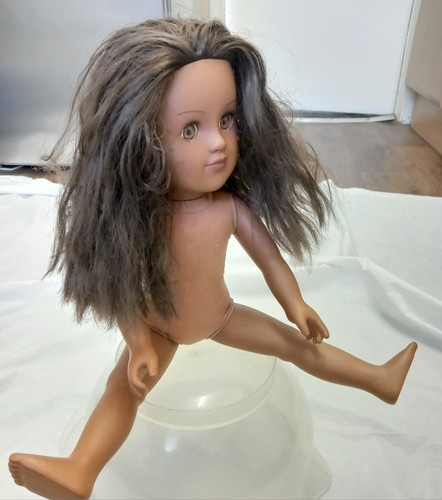 sindy doll brown hair. Used Condition. Size M. Year 2016. Lovely Classy - Picture 4 of 15