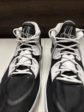 Nike Kyrie Infinity TB – Scarpe Basket Uomo, Bianco/Nero, Taglie 10.5-13.0