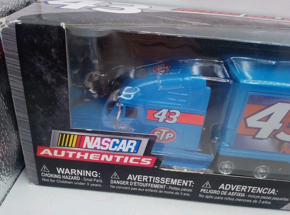 2015 Aric Almirola #43 Richard Petty Throwback Hauler 1/64 Scale Diecast NEW! - Image 3 of 4