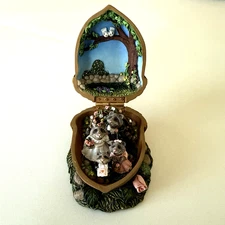 Maruri a Nutshell Figurine The Wedding Day  Handcrafted First Edition Raccoons