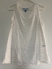 Women’s Simply Vera Vera Wang White Tank Style Top w/ Swirls Design. Size M