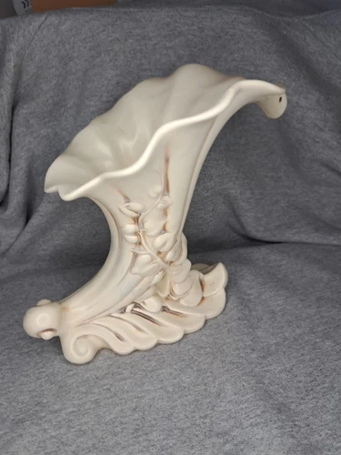 Vintage Red-Wing Cornucopia Vase / Planter 1098 Mid 1900's