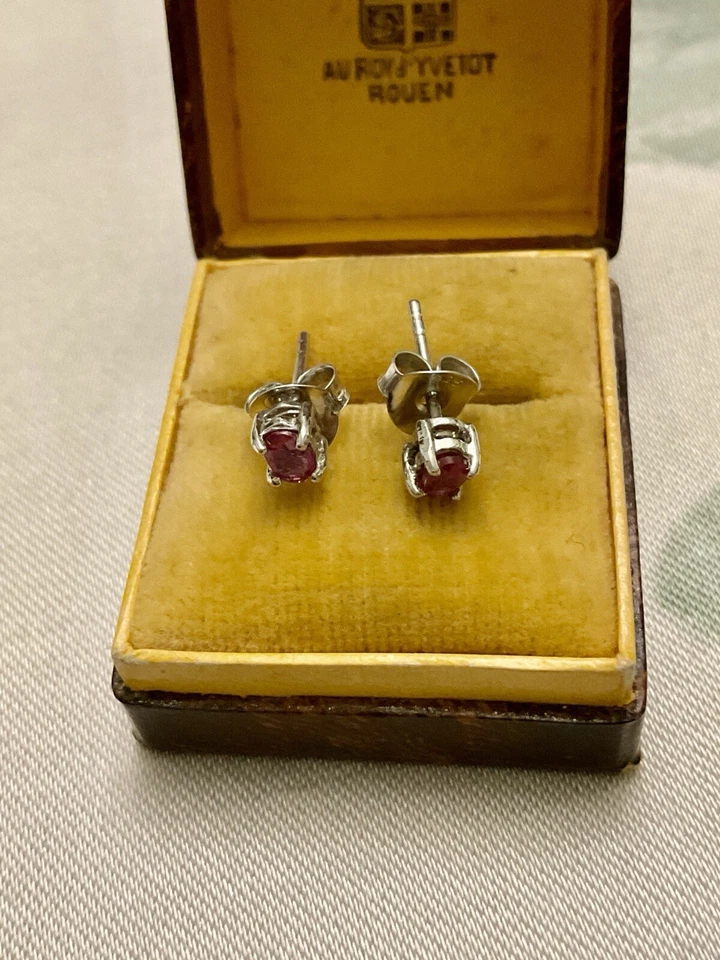 RUBIS Véritable, OR Blanc , ARGENT, Solitaires BOUCLES D’OREILLES ANCIENNES - Photo 2/4