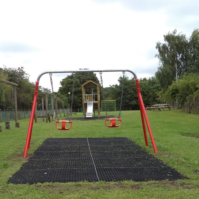 1 X Rubber Playground Swings Safety Mats Inc Fixing Pegs 16mm Grass