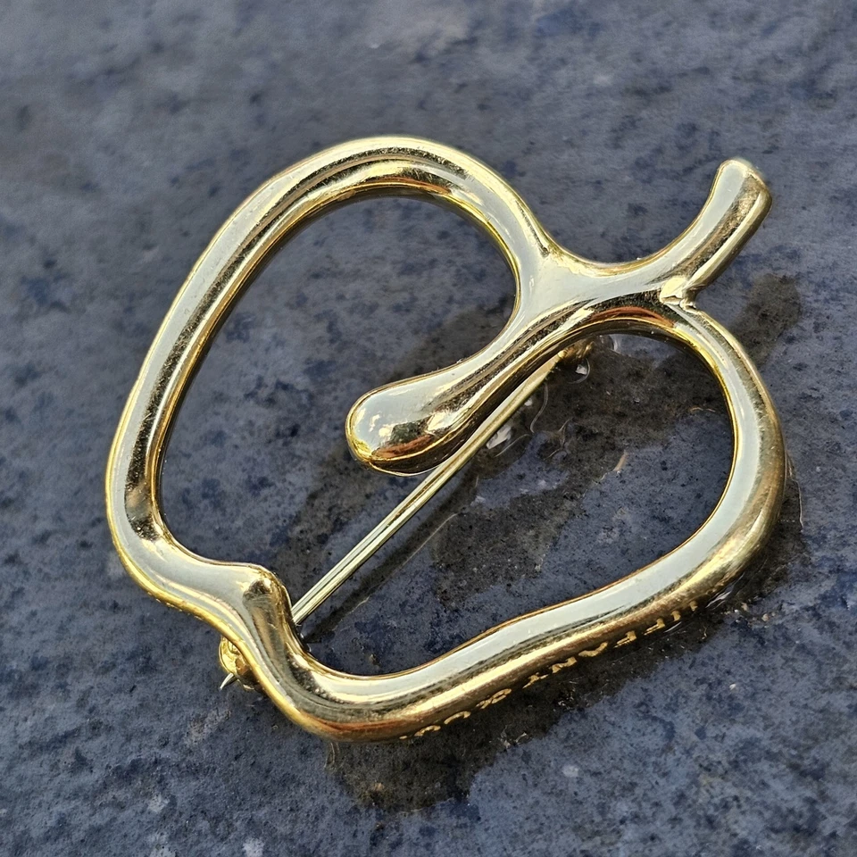 Broche prendedor Tiffany & Co. Apple Elsa Peretti oro amarillo 18k vintage 1,25" Foto 2 de 4