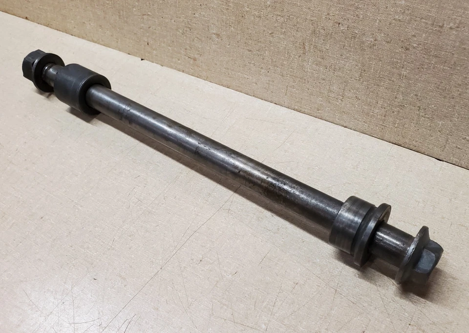 EJE DE RUEDA TRASERA HONDA 42301-MC8-000 y espaciadores ft500 ascot 1982 1983 Foto 2 de 3