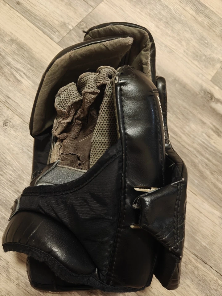 Warrior Ritual G5 Regular. Size Int..Right Goalie Glove - Image 3 of 4