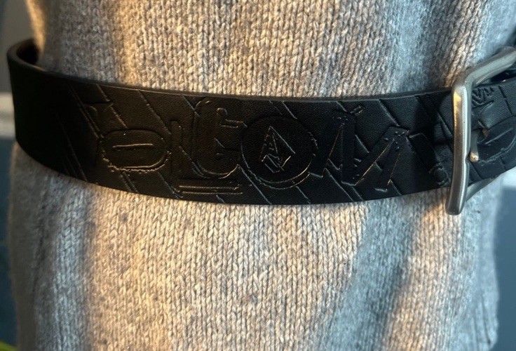 Rare VOLCOM Belt Black On Black Leather Belt Volcom Vintage  display picture 1