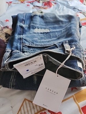 NWT KanCan  Sz 13/30 Relaxed Fit Distressed Jeans 
