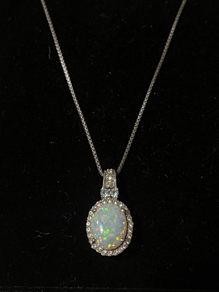 Colar de opala redondo criado em laboratório Kay Jewelers - Imagem 3 de 3