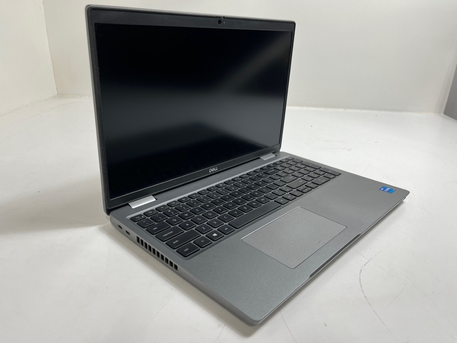 Dell Latitude 5520, 15.6-Inch Laptop, with Intel Core i7 12th Gen., Windows 11 Pro