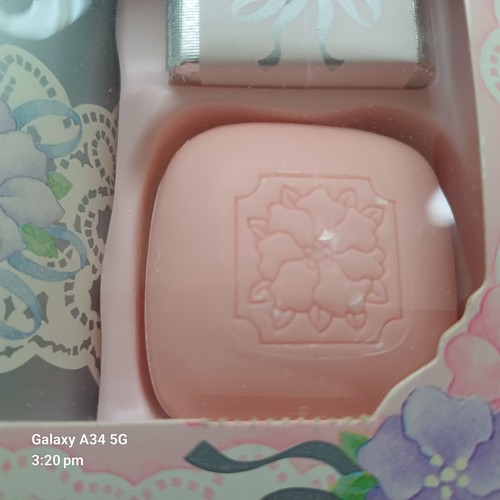 Vintage St Michael Talc, Bath Cubes & Soaps Gift Set - Picture 5 of 14