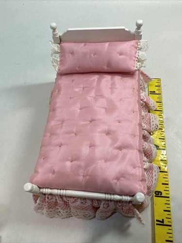 VtG White Bedroom Dollhouse Furniture Miniature Wooden-Working Drawers-Bedspread - Picture 12 of 18
