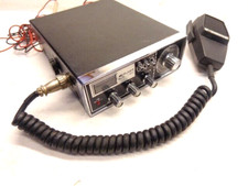 1976 Midland International Model 13-882C CB Radio with Mic Lights up Untested