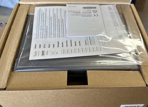 NETGEAR Ultra60 8 Ports Standalone Ethernet Switch - MS108UP100NAS - Picture 2 of 2