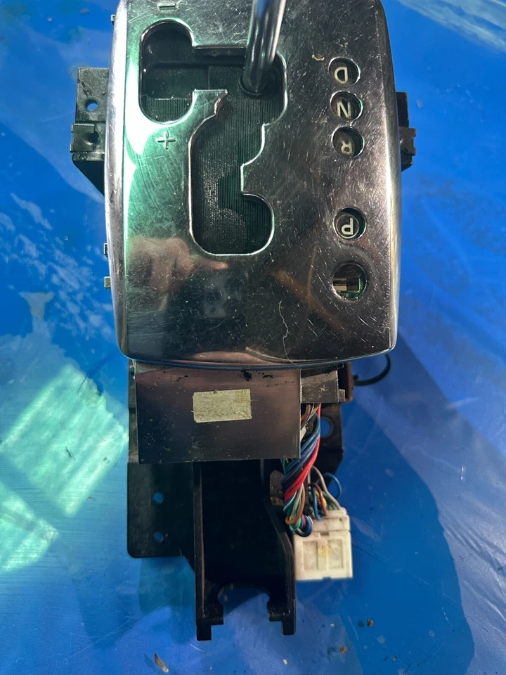 🐼 08 Nissan Maxima câmbio de piso - Imagem 3 de 4