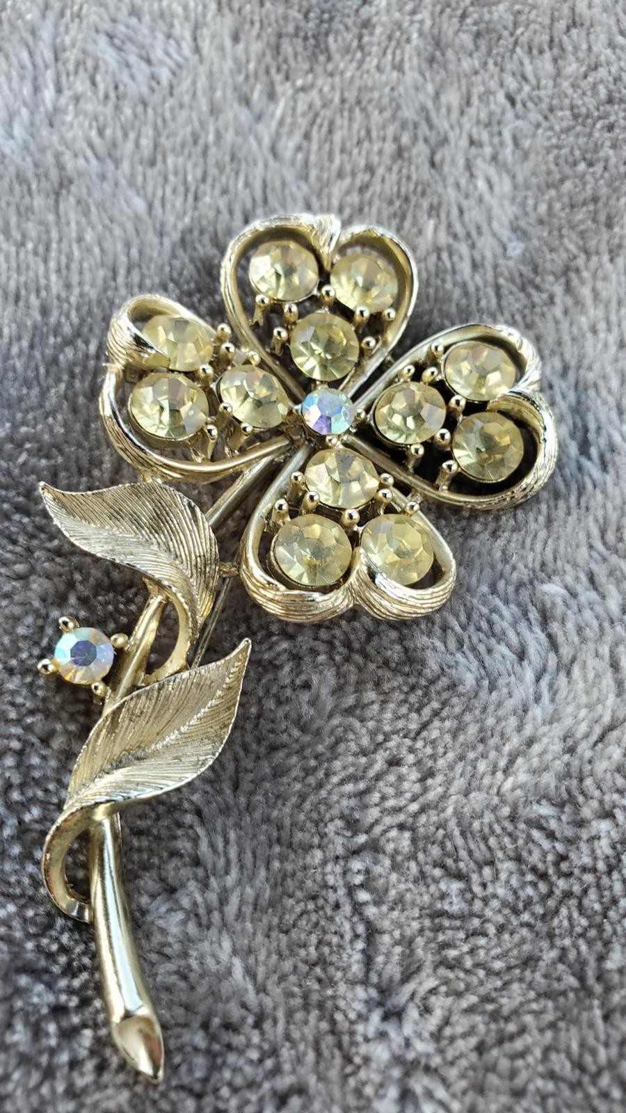 VTG Lisner Rhinestone Flower Brooch – Gold Tone, Yellow, Aurora Borealis Accents