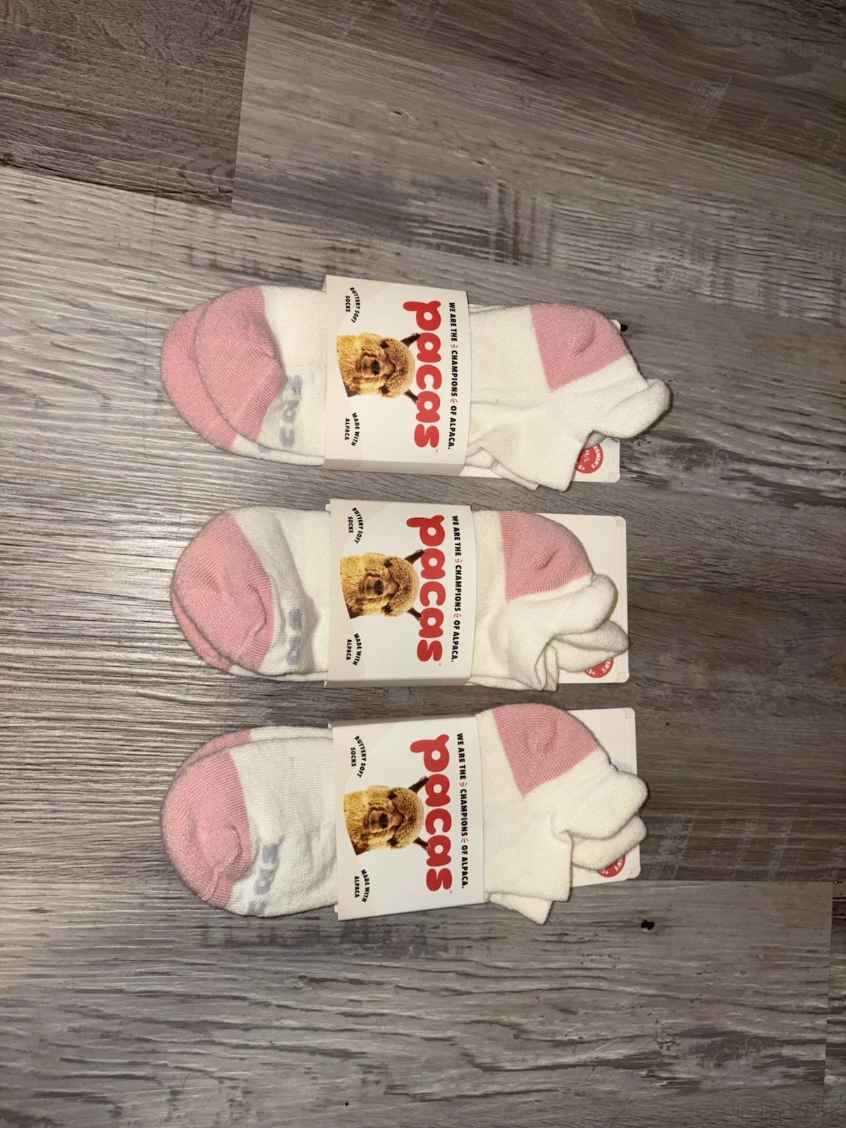 Women’s Low Cut Pacas Socks Medium/Large White Pink